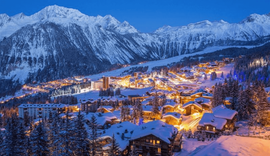 Un paysage enchanteur illuminé par la neige, offrant un cadre romantique et sophistiqué pour un mariage de luxe. Idéal pour une célébration grandiose, ce domaine privé en montagne est le lieu parfait pour une cérémonie exceptionnelle. Imaginez un mariage sur mesure dans ce cadre pittoresque, où chaque détail est soigneusement orchestré par By Mademoiselle C. Que ce soit un événement unique ou une grande célébration, ce lieu magique en Provence, Côte d'Azur et