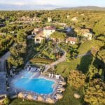 An idyllic setting for a luxury wedding, this aerial view of a private estate in Provence evokes a romantic and elegant celebration. With its sparkling pool and meticulously tended gardens, this space is perfect for a grand ceremony. By Mademoiselle C excels in tailor-made weddings, transforming every event into a unique experience. Immerse yourself in a world of refinement and sophistication for your dream wedding in Côte d&#039;Azur.