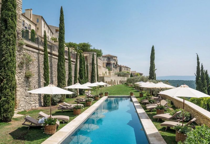 An idyllic setting for a luxury wedding in Provence, with a sparkling pool surrounded by verdant gardens and majestic cypress trees. This private estate is the ideal venue for a romantic ceremony, offering breathtaking views of the surrounding hills. With tailor-made organization, 'By Mademoiselle C' transforms every celebration into a unique event, perfect for a grand celebration or dream wedding. Guests can relax under