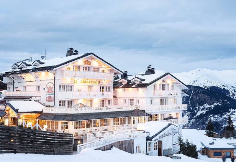 Elegant Hotel Le Chabichou, an idyllic setting for a romantic mountain wedding. This exceptional venue, with its breathtaking views, offers the ultimate experience for a grand celebration or unique event. Perfect for tailor-made arrangements, this luxury establishment is ideal for a dream ceremony.