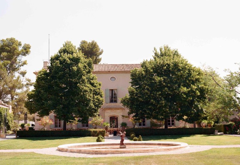 An elegant private estate surrounded by greenery, ideal for a romantic wedding ceremony in Provence. By Mademoiselle C, experts in custom wedding planning, transform this space into a grand celebration venue. With lush garden views and a sophisticated ambience, this unique setting promises an unforgettable luxury wedding. Perfect for an exceptional event, every detail is carefully orchestrated to create your dream wedding in an idyllic setting.