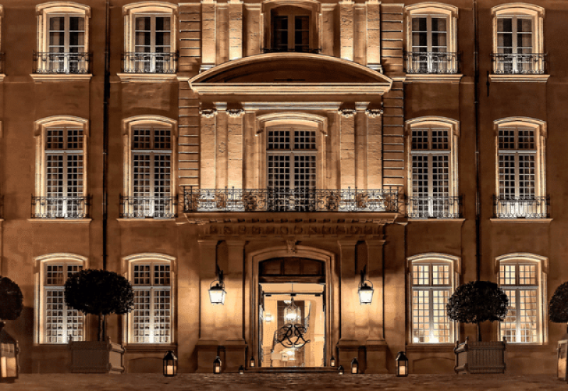 A magnificent illuminated building facade, ideal for a luxury wedding in Provence, French Riviera and Corsica. This elegant property is the setting for a grand ceremony, offering exceptional spaces for a tailor-made event. With its refined gardens and romantic ambience, it's the perfect place to celebrate a dream wedding. By Mademoiselle C's bespoke organization guarantees a unique and memorable experience on this private estate, where every detail has been carefully considered.
