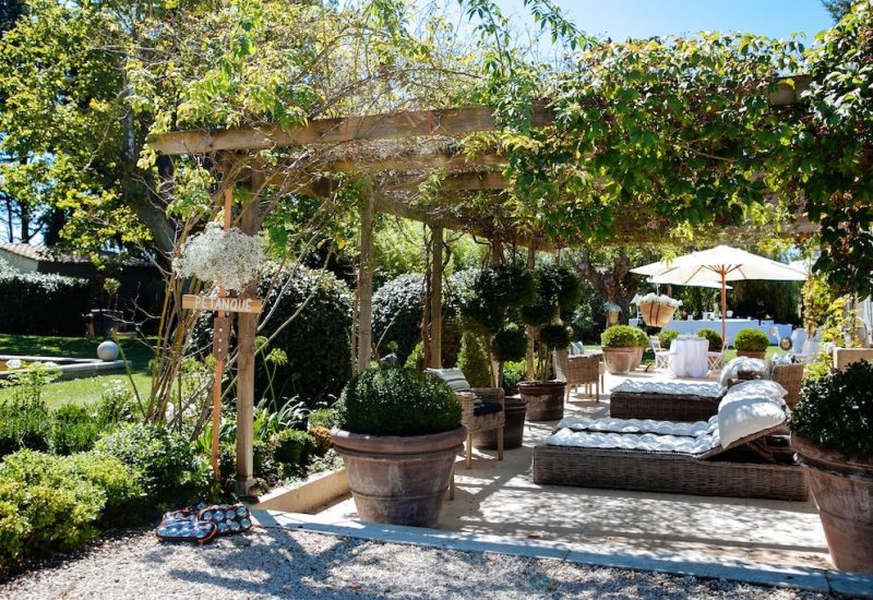 An elegant and romantic setting for a luxury wedding in Provence, with refined relaxation areas surrounded by greenery and exceptional gardens. The shaded pergola creates a sophisticated atmosphere, perfect for a grand celebration. This location, ideal for a tailor-made event, evokes a dream of a wedding on a private estate, offering an unforgettable experience for a unique ceremony. By Mademoiselle C