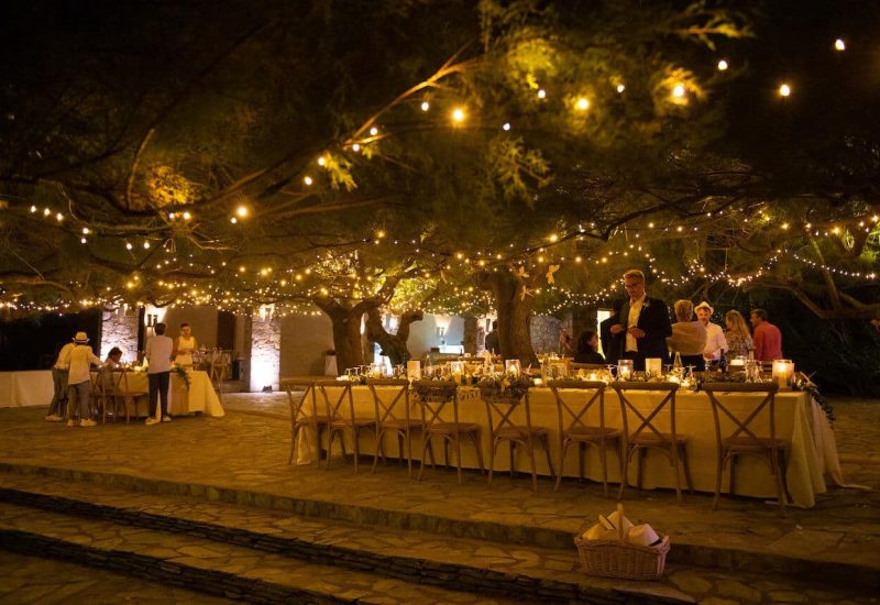 A magnificent open-air wedding ceremony, illuminated by string lights, offers a romantic and elegant atmosphere, perfect for a grand event. This exceptional setting, situated on a private estate in Provence, invites you to a unique, made-to-measure celebration. Carefully laid tables, surrounded by majestic trees, create a dream setting for a luxury wedding. Perfect for a large gathering, this space is ideal for a
