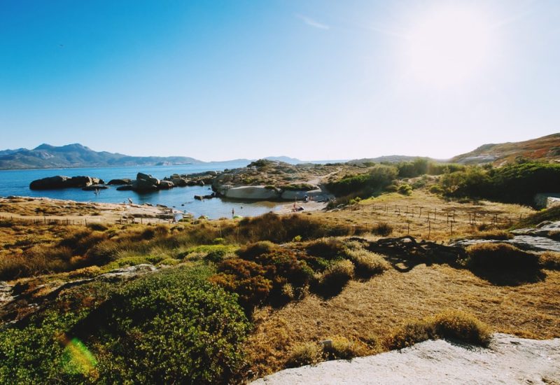 An idyllic setting for a luxury wedding in Corsica, featuring panoramic sea and mountain views. This exceptional venue, ideal for a romantic ceremony, offers a sophisticated setting for a grand celebration. The natural beauty of the surroundings creates the perfect atmosphere for a bespoke event, where every detail is carefully organized by By Mademoiselle C. A dream wedding on a private estate, combining elegance and charm.