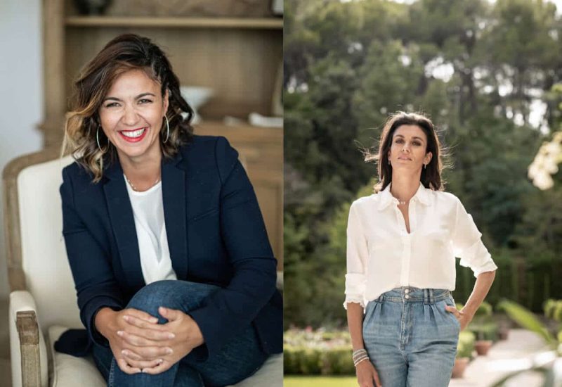 Deux professionnelles souriantes de 'By Mademoiselle C', expertes en organisation de mariages de luxe en Provence, Côte d'Azur et Corse. Leur expertise en création de cérémonies sur mesure et célébrations grandioses se reflète dans leur élégance. Avec des événements uniques dans des lieux d'exception, elles transforment chaque mariage en une expérience romantique et sophistiquée. Que ce soit un domaine privé ou un hôtel raffiné, chaque détail est pensé.