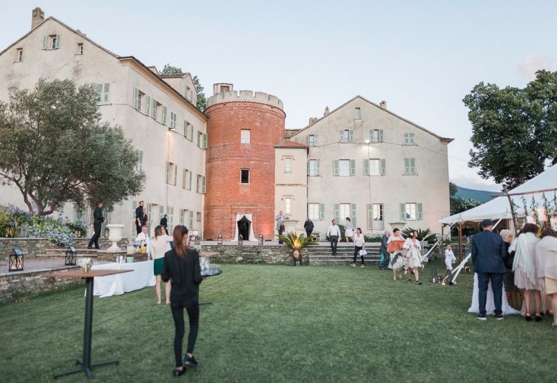 An elegant private estate in Provence, ideal for a luxury wedding ceremony. This romantic and sophisticated setting, with its verdant gardens and charming architecture, creates the perfect atmosphere for a grand celebration. Organized by By Mademoiselle C, every detail of a bespoke wedding is carefully thought out, transforming this exceptional venue into the setting for a unique event. An idyllic setting for a dream wedding on the French Riviera